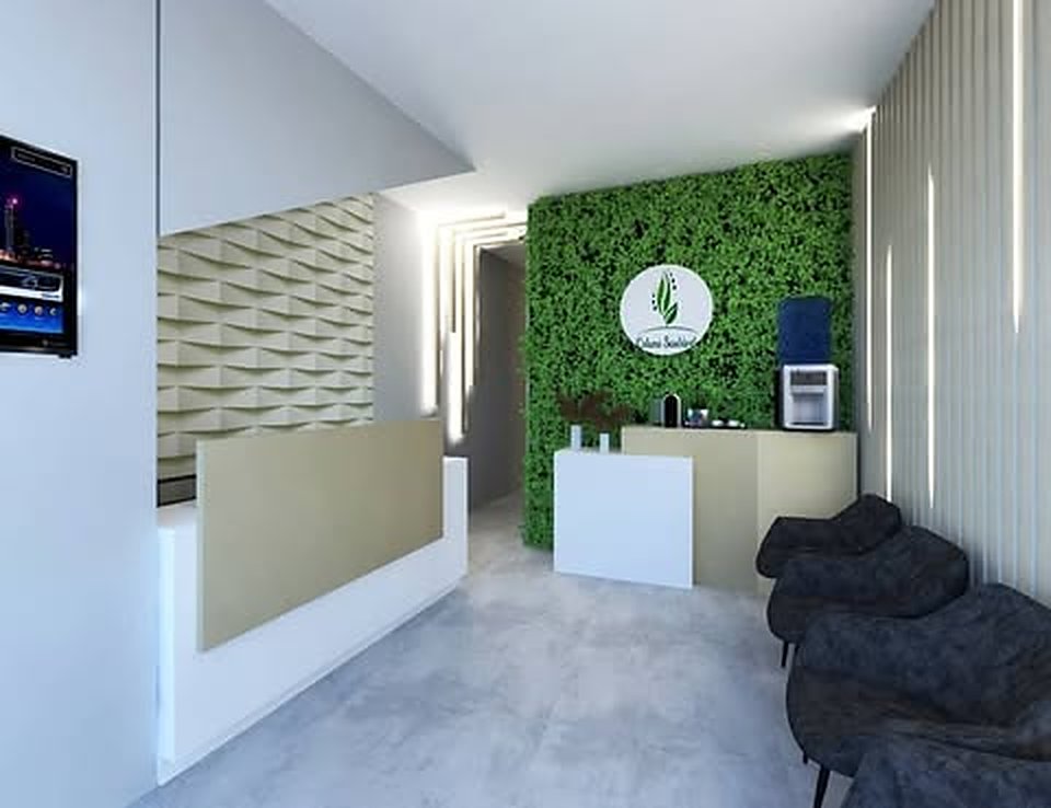 Clínica Coluna Saudável — Balcão de atendimento com jardim vertical e revestimentos 3D.